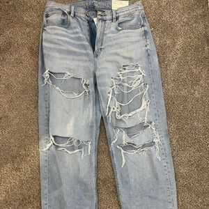 light washed american eagle high waisted baggy mom jeans size 12